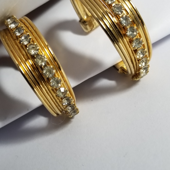Relisted -Vintage hoop clip on earrings gold tone clear rhinestones - Picture 13 of 17